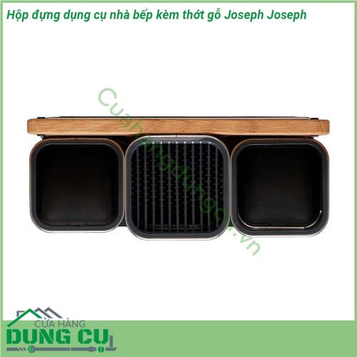 Hộp đựng dụng cụ nhà bếp kèm thớt gỗ Joseph Joseph có thiết kế các ngăn riêng biệt cho từng loại dụng cụ và bao gồm ngăn chứa dao trung tâm với các khe không trầy xước giúp kẹp chặt các lưỡi dao một cách an toàn và chắc chắn  Hộp đựng dụng cụ nhà bếp Joseph còn đi kèm thớt nhựa Joseph cũng đi kèm với thớt gỗ cất gọn gàng ở phía sau