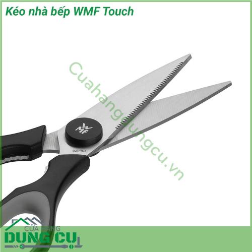 Kéo nhà bếp WMF Touch với lưỡi kéo được làm bằng Cromargan có độ sắc bén cao đảm bảo bền đẹp theo thời gian Với chất liệu này lưỡi kéo cũng không dễ bị rỉ sét cũng như bị acid ăn mòn hay gỉ khi sử dụng tiếp xúc với nước chất tẩy rửa  Phần tay cầm được làm bằng chất liệu nhựa cao cấp tạo độ chắc chắn cho người sử dụng