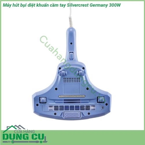 Máy hút bụi diệt khuẩn cầm tay Silvercrest Germany 300W được thiết kế nhỏ gọn với 3 chức năng đèn UV diệt khuẩn chế độ hút chức năng Roll Beat khả năng loại bỏ bụi bẩn từ giường nệm và vải bọc hiệu quả  Mang lại sự sạch sẽ và trong lành hỗ trợ cho giấc ngủ ngon Máy có chức năng tự động tắt Đèn UV chỉ sáng khi tiếp xúc với các bề mặt và đồng thời nhấn công tắc