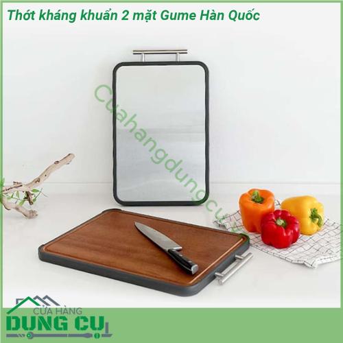 Thớt kháng khuẩn 2 mặt Gume Hàn Quốc được làm từ các loại gỗ chất lượng cao như gỗ mun nguyên khối Đảm bảo độ bền đáp ứng nhu cầu sử dụng lâu dài cho người tiêu dùng Bề mặt còn lại được làm từ thép không gỉ 304 đáp ứng mọi nhu cầu cảu người sư dụng Gỗ tự nhiên mang lại một cái nhìn ấn tượng và cảm giác ấm cúng trong không gian bếp của bạn Đồng thời cung cấp một bề mặt lý tưởng cho công việc cắt và chế biến thực phẩm