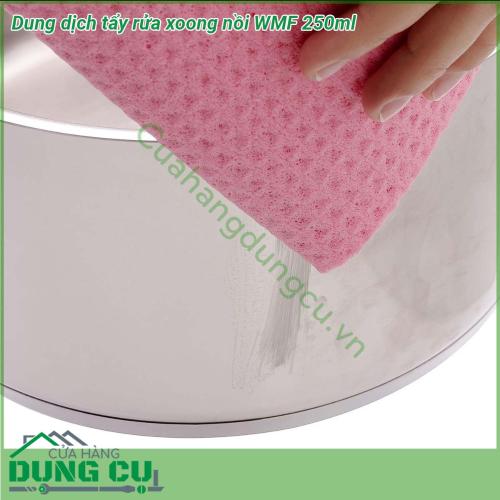 Dung dịch tẩy rửa xoong nồi WMF 250ml giúp làm sạch các vết ố vàng bị két bám bẩn bởi dầu mỡ khó đánh rửa một cách nhanh chóng đem lại vẻ sáng bóng cho xoong nồi Với thành phần khoáng chất làm sạch tự nhiên (canxi cacbonat) xà phòng tự nhiên và natri cacbonat (soda) nên rất vệ sinh và an toàn Không hại da tay và môi trường