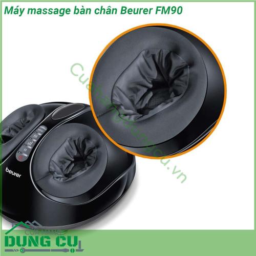 Máy massage bàn chân Beurer FM90 có kiểu dáng gọn gàng dễ sử dụng với hệ thống đèn LED giúp bạn quan sát dễ dàng các chức năng đang hoạt động vỏ máy có thể dễ dàng tháo rời để giặt sạch định kì đảm bảo vệ sinh Bên cạnh đó phần đặt bàn chân vừa vặn với cỡ giày 46 vì vậy mọi người trong gia đình đều có thể sử dụng  Máy massage này sẽ giúp kích thích tuần hoàn máu thúc đẩy tái tạo tế bào mới thư giãn các cơ bị căng cũng như tăng cường sức khỏe và độ dẻo dai cho đôi chân nâng cao sức khỏe cho bạn