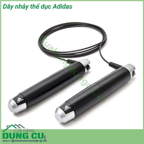 Dây nhảy thể dục Adidas làm bằng chất liệu cao su kháng lực cao cấp có độ co dãn hoàn hảo và khả năng chịu lực tối ưu Tay cầm của dây làm bằng nhựa cứng cáp có độ bám tốt không gây trơn trượt trong lúc nhảy dây ngay cả khi tay bạn ra mồ hôi  Dụng cụ nhảy dây Adidas có thiết kế gọn gàng với trọng lượng nhẹ vì vậy bạn có thể dễ dàng mang theo khi đi tập ở phòng gym tập luyện ngoài trời và cất gọn dây nhảy thể dục trong nhà mà không chiếm nhiều diện tích