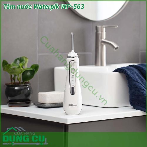 Tăm nước Waterpik WP-563 là máy tăm nước không dây tiên tiến nhất cho đến nay  Máy có thiết kế hiện đại sang trọng với hệ thống sạc pin nhanh bằng nam châm máy hoạt động êm ái có 3 cấp độ phun đầu phun có thể xoay 360 độ dễ thêm nước vào bình chứa (đủ nước sử dụng trong 45-60 giây tùy theo cấp độ phun) có thể sử dụng trong khi đang tắm