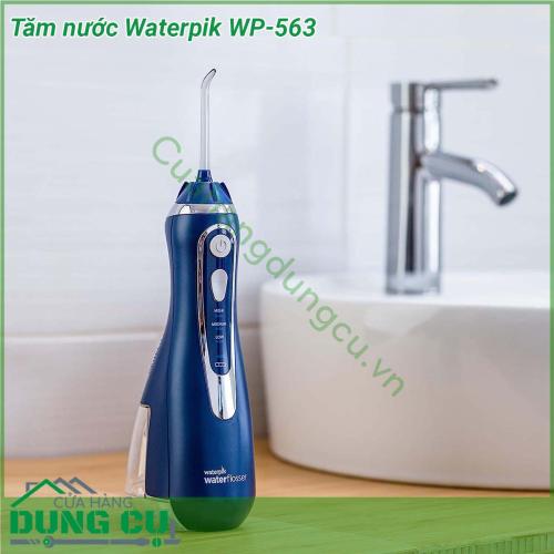 Tăm nước Waterpik WP-563 là máy tăm nước không dây tiên tiến nhất cho đến nay  Máy có thiết kế hiện đại sang trọng với hệ thống sạc pin nhanh bằng nam châm máy hoạt động êm ái có 3 cấp độ phun đầu phun có thể xoay 360 độ dễ thêm nước vào bình chứa (đủ nước sử dụng trong 45-60 giây tùy theo cấp độ phun) có thể sử dụng trong khi đang tắm