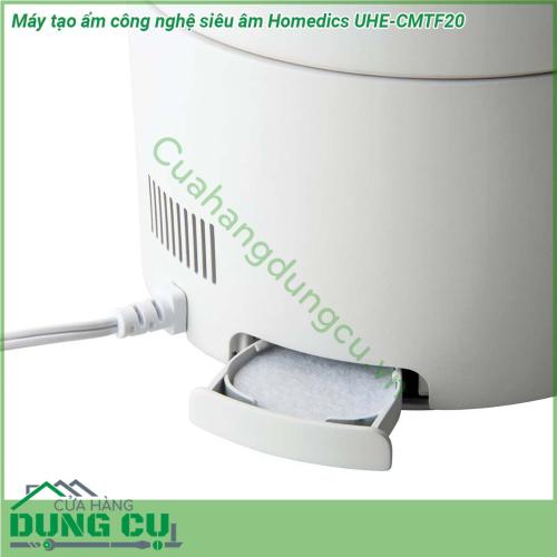 Máy tạo ẩm công nghệ siêu âm Homedics UHE-CMTF20 sở hữu thiết kế sang trọng kiểu dáng hình trụ tròn đẹp mắt gam màu trắng tinh khôi nổi bật Bình chứa nước được làm bằng chất liệu đặc biệt với khả năng chống nấm mốc chống đóng cặn bên cạnh đó bình chứa được thiết kế đi kèm 1 hộp khử khuẩn chứa than hoạt tính và và các khoáng chất diệt sạch đến 99 9 vi khuẩn vi rút trong nước trước khi khuếch tán ra môi trường bên ngoài