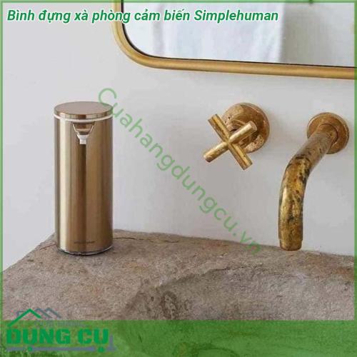 Bình đựng xà phòng cảm biến Simplehuman được thiết kế sang trọng tinh tế mà lại rất nhỏ gọn Với tiêu chí đơn giản và tiện lợi ngăn nắp đẹp mắt nên việc lắp đặt có thể dùng dán keo 2 mặt lên tường hay khoan nhẹ để bắt vít Chất liệu chế tạo bình đựng xà phòng bằng nhựa bọc thép không gỉ sáng bóng dễ lau vệ sinh  