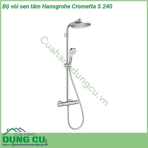 Bộ vòi sen tắm Hansgrohe Crometta S 240 gồm một sen tay 1 bát sen trần 1 dây cấp nước 1 bộ điều chỉnh nhiệt độ 1 thanh trượt  Sản phẩm được làm từ chất liệu đồng không có chì nên an toàn khi sử dụng và dễ dàng làm sạch các lỗ nước bằng silicon Các đầu vòi làm bàng Silicon đặc biệt giúp dễ lau chùi và chống bám bẩn trên thiết bị vệ sinh BOLTIC LEVER LOCK tay nắm được khóa chặt hơn tránh tình trạng nhỏ nước