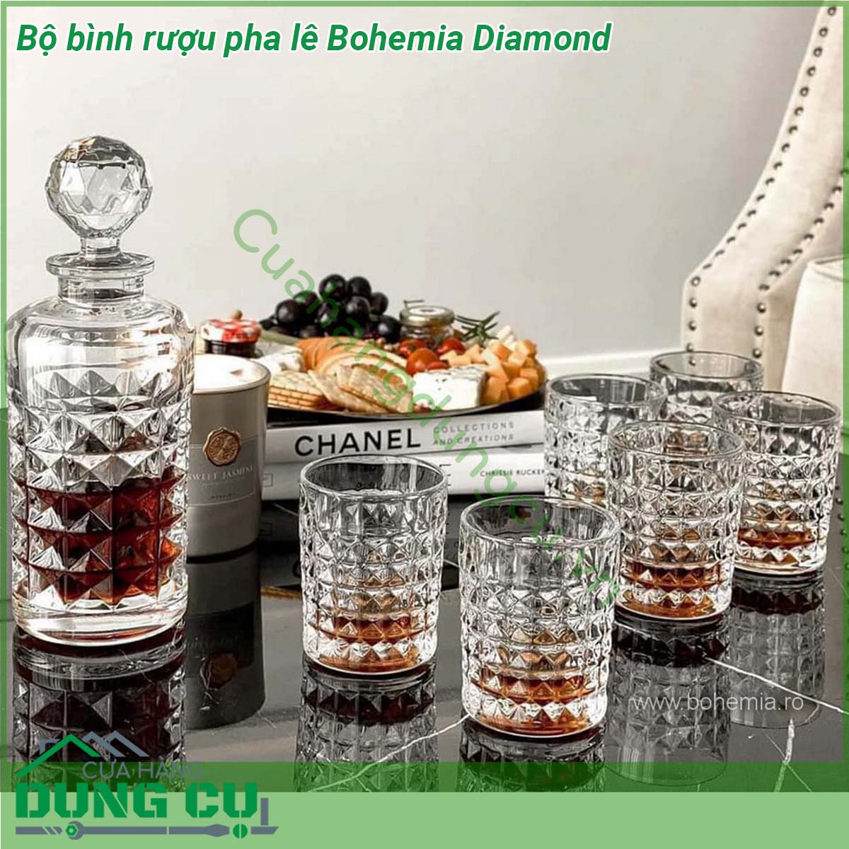 Bộ bình rượu pha lê Bohemia Diamond gồm 1 bình và 6 ly và được làm bằng chất liệu pha lê cao cấp nhất từ vùng đất Bohemia – Tiệp Khắc Chất liệu này đủ để người dùng cảm nhận được những điểm mạnh về chất lượng – độ bền – thẩm mỹ Bộ bình ly pha lê đúc nguyên khối với các đường nét thiết kế đơn giản nhẹ nhàng nhưng tinh tế và không kém phần sang trọng sẽ mang đến cho không gian nhà bạn một nét chấm phá độc đáo  