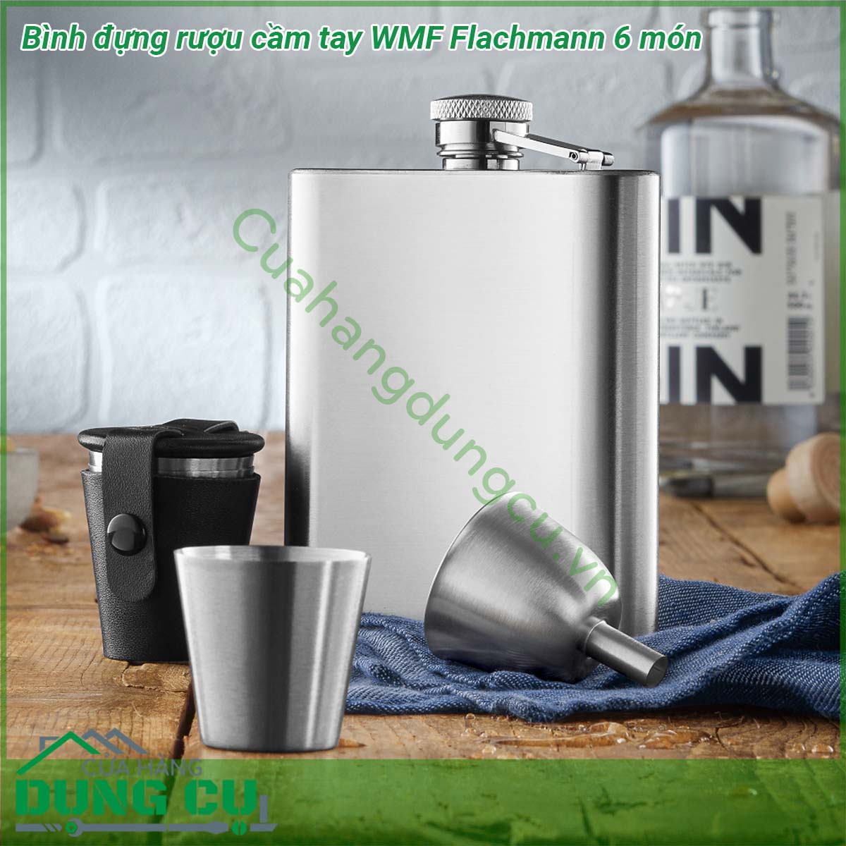 Bình đựng rượu cầm tay WMF Flachmann 6 món được làm từ chất liệu thép không gỉ Cromargan 18 10 không mùi vị chống được axit cực kì an toàn cho sức khỏe Kiểu bình bo dẹp độc nhất chắc chắn đơn giản mà tinh tế nắp đậy kín không để chảy hoặc bay hơi rượu quý bên trong bình  Bình có thiết kế chống rò rỉ hoàn toàn đảm bảo không có giọt nào thoát ra ngoài bất kể hoạt động nào Trong khi phễu đi kèm đổ đầy bình dễ dàng và không bị tràn