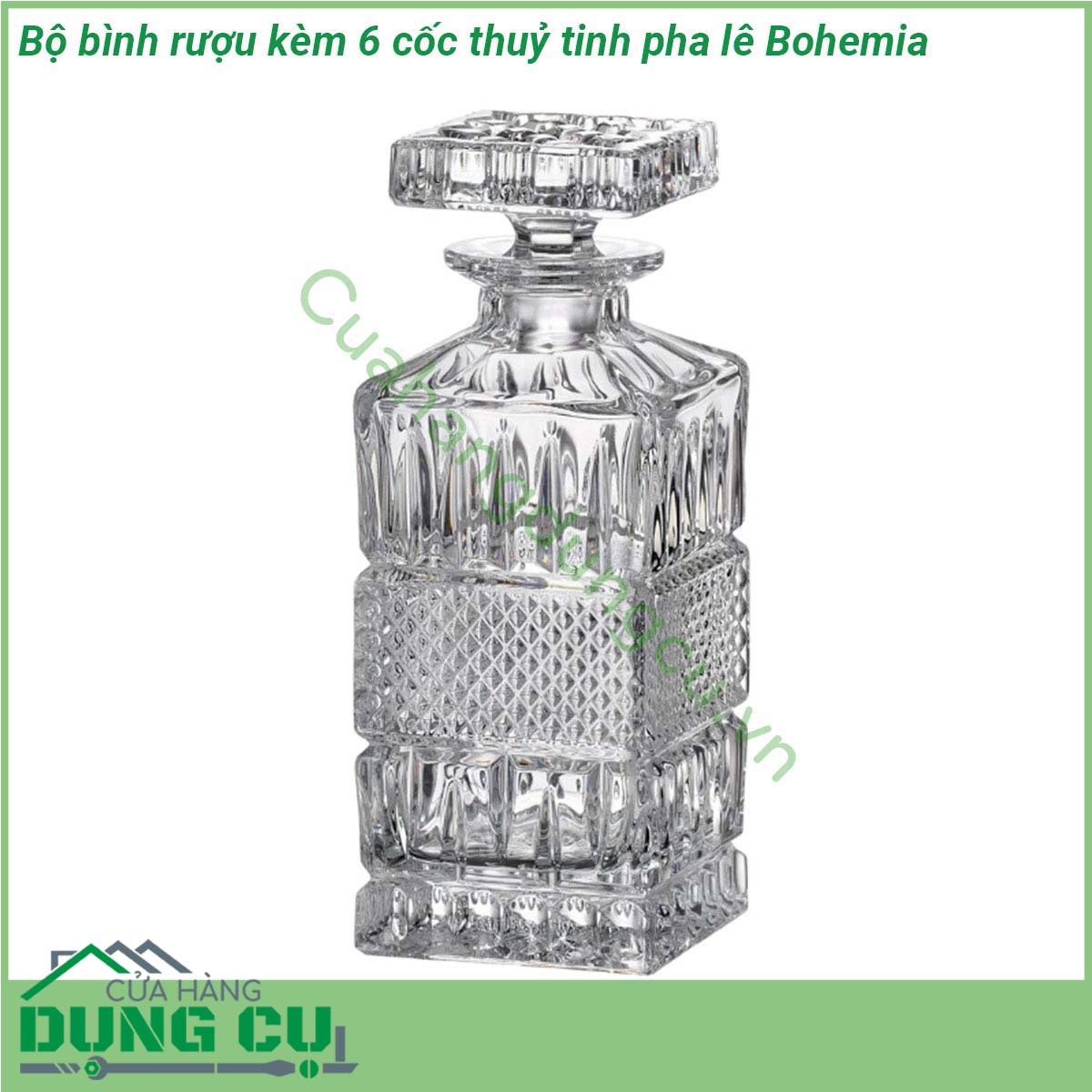 Bộ bình rượu kèm 6 cốc thuỷ tinh pha lê Bohemia được làm từ pha lê trong suốt thuần khiết không bọt bong bóng độ chiết quang cao các họa tiết trang trí mài tỉ mỉ bền và đẹp  Kiểu dáng hiện đại tinh tế kết hợp các đường cắt bằng kim cương và hình khắc theo phong cách Ireland lấp lánh rực rỡ Trọng lượng nặng của vật liệu phong phú tạo cảm giác hài lòng khi bạn cầm trên tay và mang lại độ bền và sang trọng cho sản phẩm  