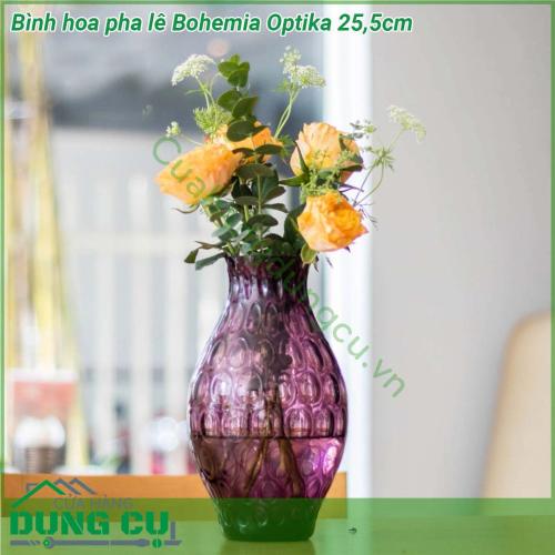 Bình hoa pha lê Bohemia Optika 25 5cm với chất liệu pha lê cao cấp lọ hoa pha lê Optika giúp cho những khoảng không gian trống đơn điệu trở nên nổi bật sang trọng và đầy thu hút