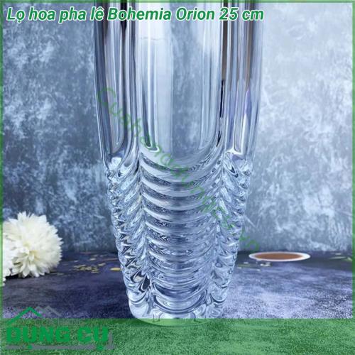 Lọ hoa pha lê Bohemia Orion 25 cm làm bằng pha lê cao cấp của Tiệp Khắc có độ sáng bóng hoàn hảo và độ cứng vượt trội có khả năng chống vỡ chống trầy xước và không bị ngả màu theo thời gian Lọ hoa có thiết kế mạng nhện vui tươi Nó trông thanh lịch và làm sáng lên bất kỳ nội thất nào