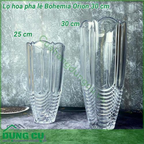 Lọ hoa pha lê Bohemia Orion 30 cm làm bằng pha lê cao cấp của Tiệp Khắc có độ sáng bóng hoàn hảo và độ cứng vượt trội có khả năng chống vỡ chống trầy xước và không bị ngả màu theo thời gian Lọ hoa có thiết kế mạng nhện vui tươi Nó trông thanh lịch và làm sáng lên bất kỳ nội thất nào Nó có hình dạng của một bông hoa khép kín Với chiều cao 300mm nó phù hợp với những bó hoa và đồ trang trí nhỏ hơn  