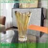 Lọ hoa pha lê Bohemia Plantica 32cm được làm bằng thủy tinh pha lê cao cấp nhất Lọ hoa có kiểu dáng sang trọng và phá cách được thiết kế theo phong cách Châu Âu hiện đại họa tiết lượn sóng sáng tạo tối giản không cầu kỳ nhưng toát lên vẻ thanh cao sang trọng đẳng cấp và tinh tế Bình pha lê rất phù hợp để cắm hoa cắt cành như một vật trang trí hiệu quả hoặc là một yếu tố của việc cắm hoa nó cũng sẽ hoạt động như một món quà