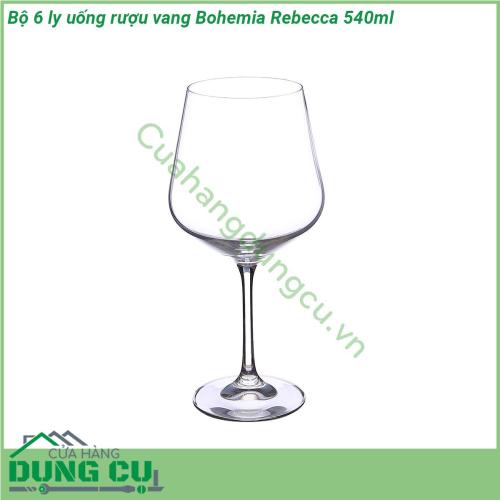 Bộ 6 ly uống rượu vang Bohemia Rebecca 540ml nổi bật với thiết kế bầu ly và miệng ly cực kì tinh tế và đẹp mắt vành ly mịn giúp người dùng có thể cảm nhận rõ hơn vị tuyệt vời của ly rượu khi chạm vào đầu lưỡi Phần chân ly cao cùng đế phẳng tạo nên sự chắc chắn và cân bằng khi đặt ly trên nhiều bề mặt khác nhau Đặc biệt độ sáng bóng của ly làm màu sắc của ly rượu hiện ra một các chân thực nhất đem đến trải nghiệm hoàn hảo cho người thưởng rượu  